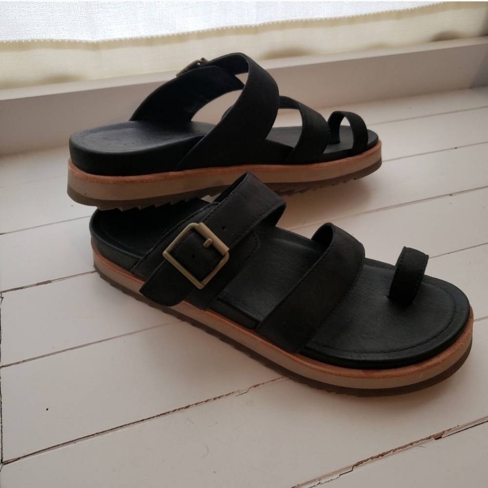 Sandles size 7.